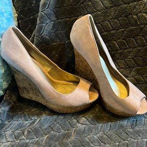 Blush color wedges